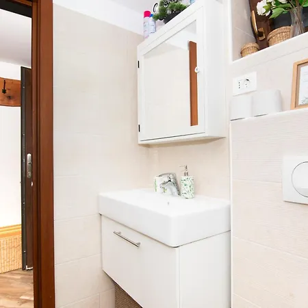 Baredi, Izola, Slovenia Vakantiehuis *