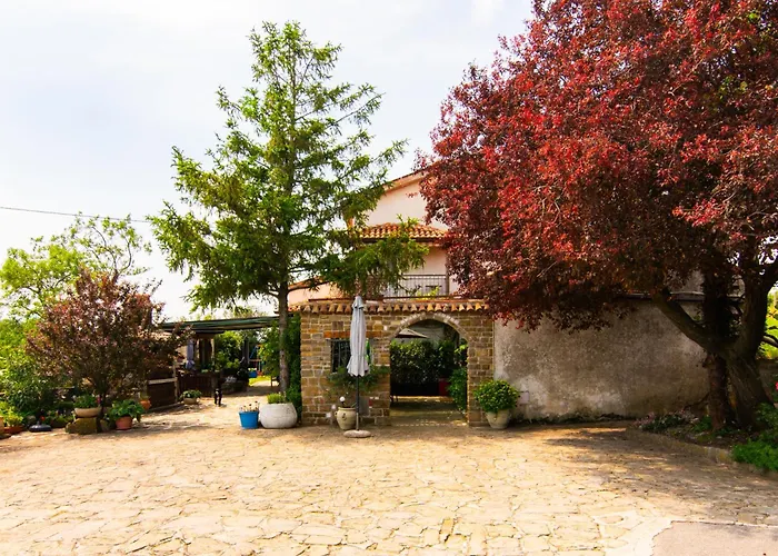 Baredi, Izola, Slovenia 別荘 イゾラ